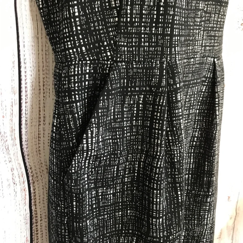 Calvin Klein Women’s Black & White Geometric Sleeveless Dress - Picture 7 of 14